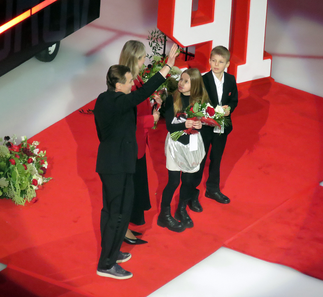 Sergei Fedorov stands with his family and waves to the crowd at the end of his jersey retirement ceremony.